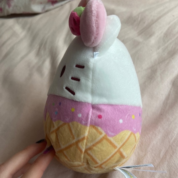 Cute HELLO KITTY icecream plushie strawberry - Picture 3 of 4